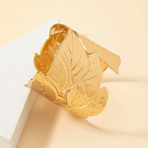 Gold Leaf Thick Bangle - Picture 3 of 7